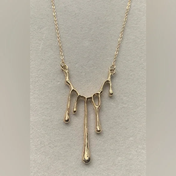 💛 Golden Lava Droplet Pendant Necklace - Picture 5 of 10